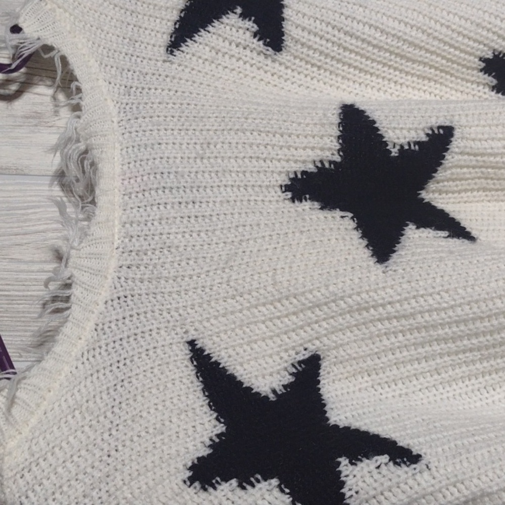 Oversized Star Sweater W/ Fringe! - Picture 12 of 15